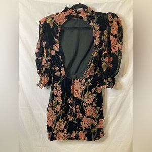 Backless Lavish Floral velvet Mini Dress🖤🌸